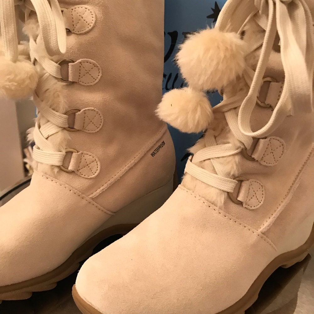 Woman’s boots by Brilliant style Coco winter white suede 9m NIB